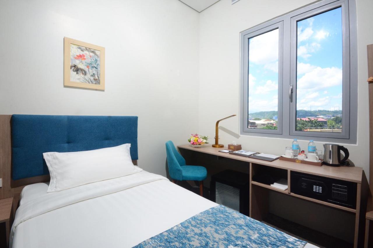 Blue Lotus Hotel Davao Экстерьер фото